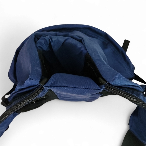 MEC (Mountain Equipment Co-op) Modular Hydration Waist Pack – adjustable - Picture 2 of 12